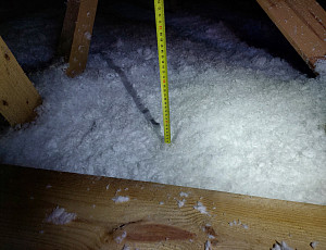 Zateplení stropu rodinného domu pomocí foukané izolace